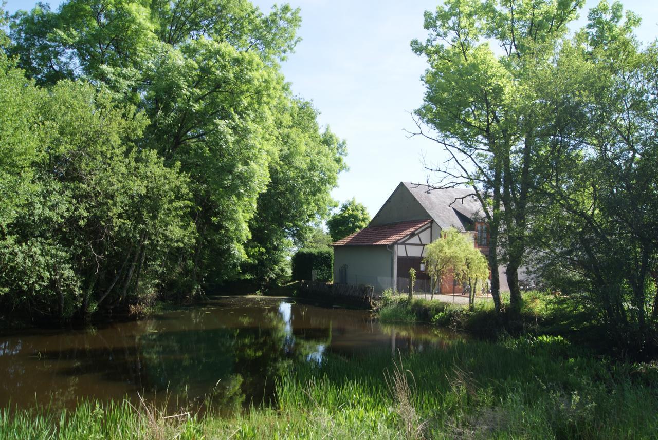 Le Lac Aux Fees Henrichemont 外观 照片